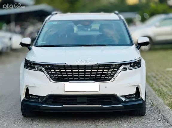 Kia Carnival 2.2D Signature 2023 - Máy dầu, odo 30.000 km
