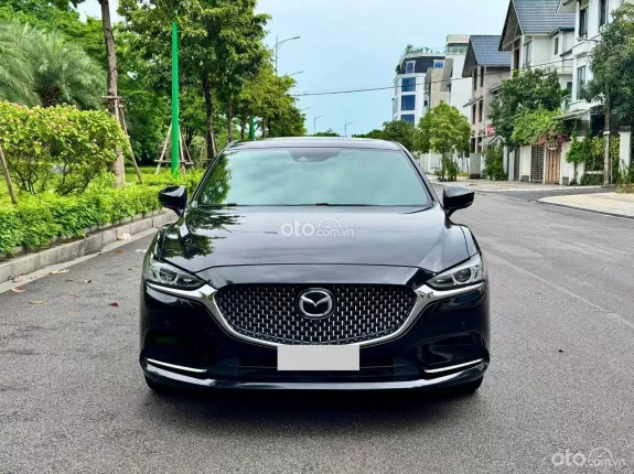 Mazda 6 2.5L Signature Premium 2022 - Xe màu đen, nột thất nâu