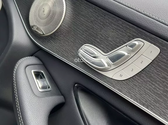 Mercedes-Benz GLC 300 4Matic V1 2022 - Xe đẹp chạy 44.000km