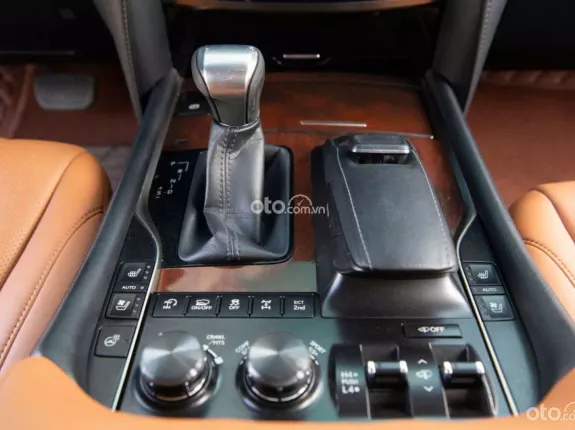 Lexus LX 570 2016 - 4 tỷ 599 triệu