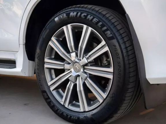 Lexus LX 570 2016 - 4 tỷ 599 triệu