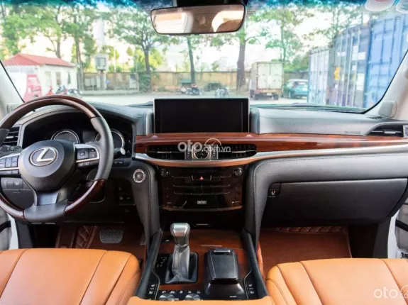 Lexus LX 570 2016 - 4 tỷ 599 triệu