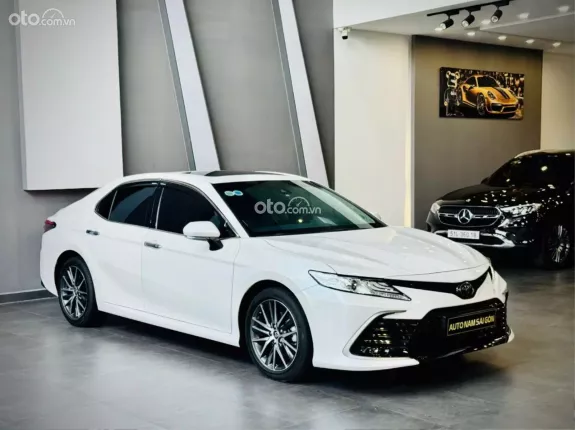 Toyota Camry 2.0Q 2023 - Xe đẹp siêu lướt, 7.000 km, giá tốt sang tên ngay