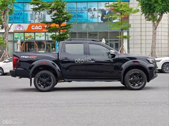 Nissan Navara 4WD Cao Cấp 2022 - 715 triệu