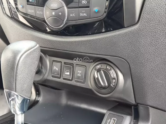 Nissan Navara 4WD Cao Cấp 2022 - 715 triệu