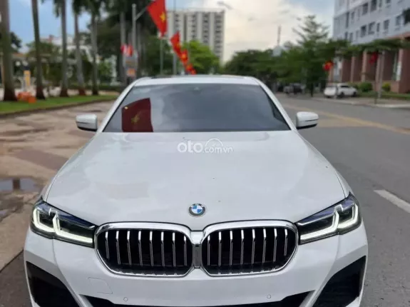 BMW 520i M Sport 2022 - BMW 520i Msport trắng/đen sx 2022