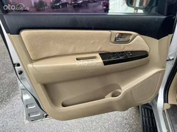 Toyota Fortuner 2.4 MT 4x2 2014 - SUV gầm cao chất lượng, keo chỉ máy số Zin