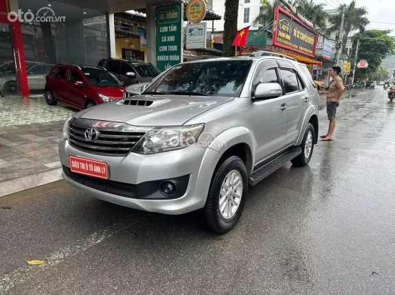 Toyota Fortuner 2.4 MT 4x2 2014 - SUV gầm cao chất lượng, keo chỉ máy số Zin