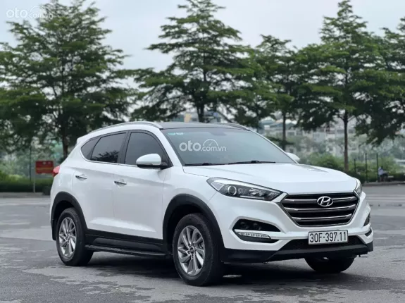 Hyundai Tucson 2.0 Tiêu chuẩn 2018 - Xe màu trắng Ngọc Trinh chạy 8 vạn km