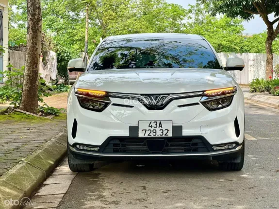 VinFast VF8 Plus 2022 - Xe sẵn gói pin tiên phong không giới hạn KM