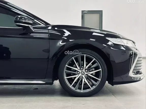 Toyota Camry 2.5Q 2021 - Chỉ chạy 30.000km như xe mới