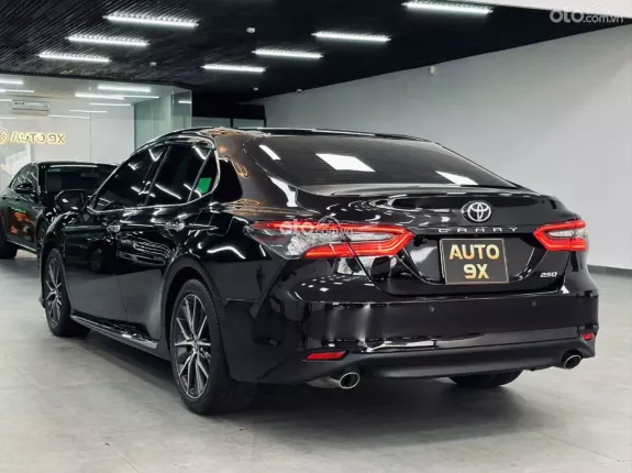Toyota Camry 2.5Q 2021 - Chỉ chạy 30.000km như xe mới