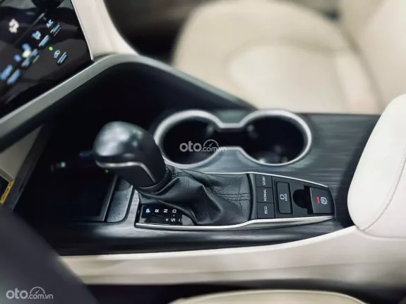 Toyota Camry 2.5Q 2021 - Chỉ chạy 30.000km như xe mới