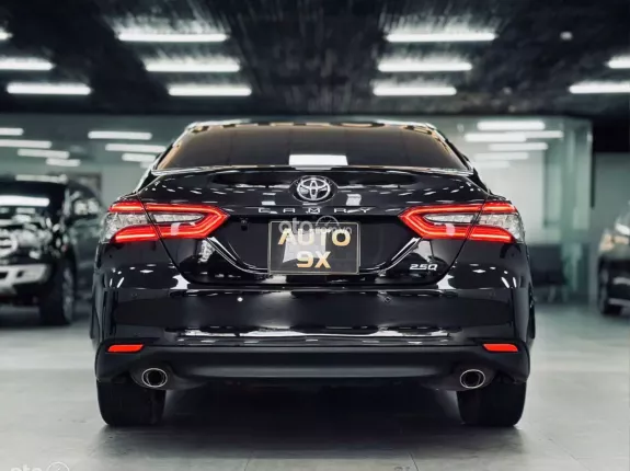 Toyota Camry 2.5Q 2021 - Chỉ chạy 30.000km như xe mới