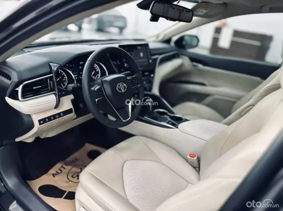 Toyota Camry 2.5Q 2021 - Chỉ chạy 30.000km như xe mới