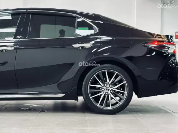 Toyota Camry 2.5Q 2021 - Chỉ chạy 30.000km như xe mới