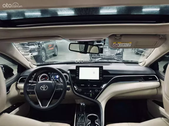 Toyota Camry 2.5Q 2021 - Chỉ chạy 30.000km như xe mới