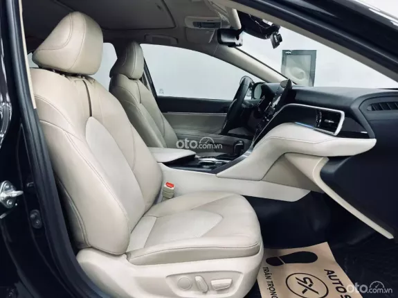 Toyota Camry 2.5Q 2021 - Chỉ chạy 30.000km như xe mới