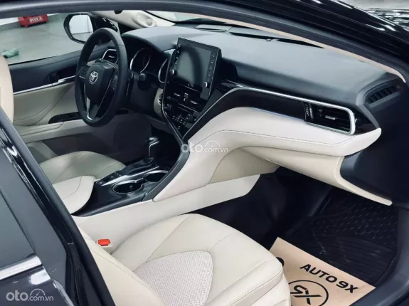 Toyota Camry 2.5Q 2021 - Chỉ chạy 30.000km như xe mới