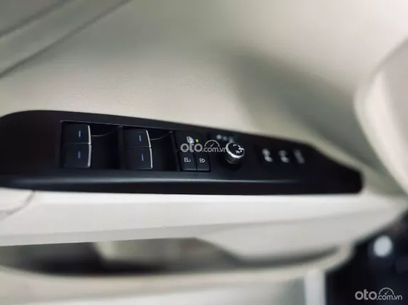 Toyota Camry 2.5Q 2021 - Chỉ chạy 30.000km như xe mới