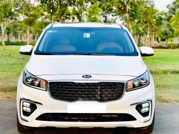Kia Sedona 2.2 Luxury 2021 - Máy dầu Full, màu trắng
