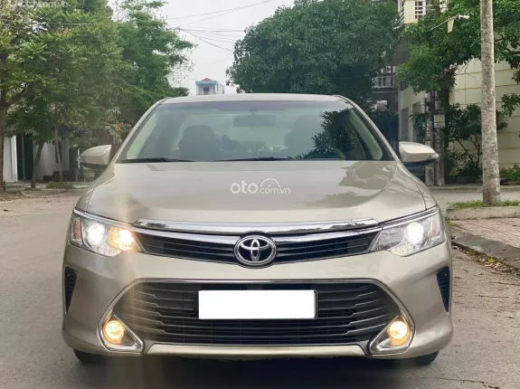 Toyota Camry 2.0E 2017 - Odo chuẩn 57,000 km