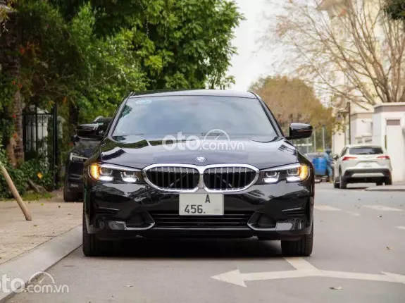 BMW 320i Sport Line 2022 - Sản xuất 2022 đăng ký lần đầu tháng 4/2023 bảo hành đến tháng 4/2028