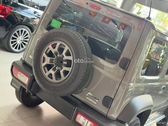 Suzuki Jimny 2023 - Xe 4x4 mạnh mẽ, thu hút mọi ánh nhìn