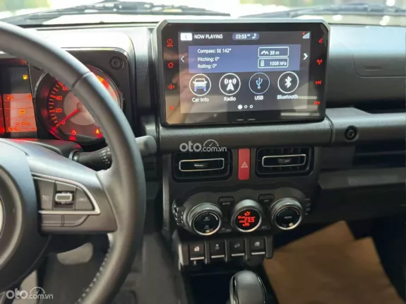 Suzuki Jimny 2023 - Xe 4x4 mạnh mẽ, thu hút mọi ánh nhìn