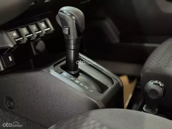 Suzuki Jimny 2023 - Xe 4x4 mạnh mẽ, thu hút mọi ánh nhìn