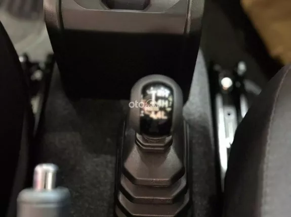 Suzuki Jimny 2023 - Xe 4x4 mạnh mẽ, thu hút mọi ánh nhìn