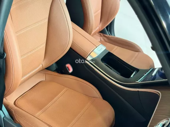 Mercedes-Benz C200 Avantgarde Plus 2022 - Màu đen đẳng cấp, xe lướt như mới