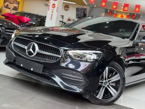 Mercedes-Benz C200 Avantgarde Plus 2022 - Màu đen đẳng cấp, xe lướt như mới