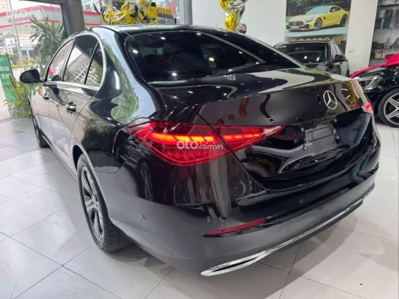 Mercedes-Benz C200 Avantgarde Plus 2022 - Màu đen đẳng cấp, xe lướt như mới