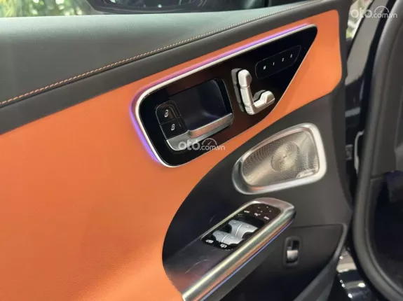 Mercedes-Benz C200 Avantgarde Plus 2022 - Màu đen đẳng cấp, xe lướt như mới