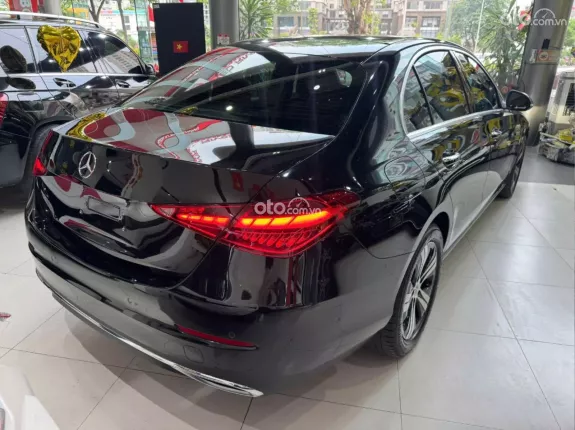Mercedes-Benz C200 Avantgarde Plus 2022 - Màu đen đẳng cấp, xe lướt như mới