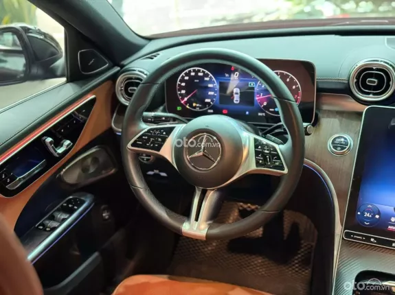 Mercedes-Benz C200 Avantgarde Plus 2022 - Màu đen đẳng cấp, xe lướt như mới