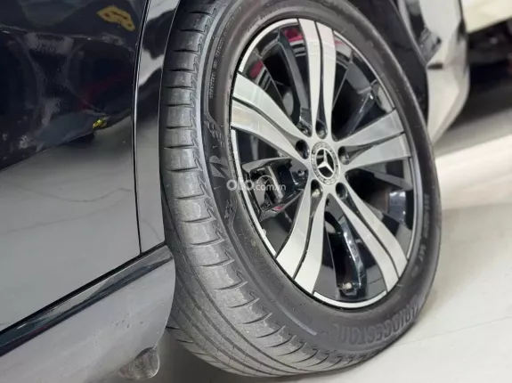 Mercedes-Benz C200 Avantgarde Plus 2022 - Màu đen đẳng cấp, xe lướt như mới