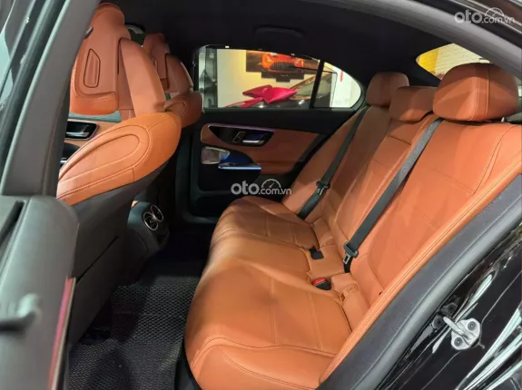 Mercedes-Benz C200 Avantgarde Plus 2022 - Màu đen đẳng cấp, xe lướt như mới
