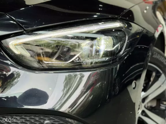 Mercedes-Benz C200 Avantgarde Plus 2022 - Màu đen đẳng cấp, xe lướt như mới