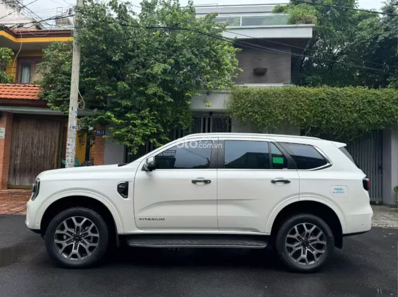 Ford Everest 2.0L ST5 10AT 4x4 Titanium 2022 - Xe SUV 7 chỗ bền bỉ, mạnh mẽ