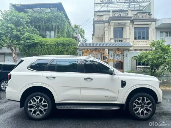 Ford Everest 2.0L ST5 10AT 4x4 Titanium 2022 - Xe SUV 7 chỗ bền bỉ, mạnh mẽ
