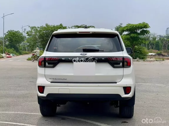 Ford Everest Titanium 2.0 AT 4x2 2023 - Máy nguyên bản của nhà sản xuất