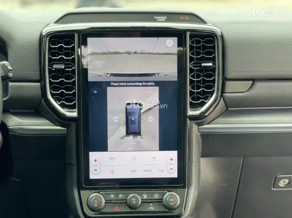 Ford Everest Titanium 2.0 AT 4x2 2023 - Máy nguyên bản của nhà sản xuất