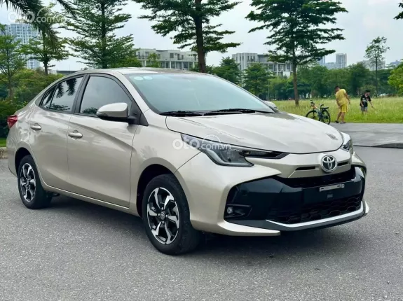 Toyota Vios 1.5E MT 2023 - Bán xe Toyota Vios 2023, form mới, màu vàng cát, đăng ký tên tư nhân, chạy hơn 3