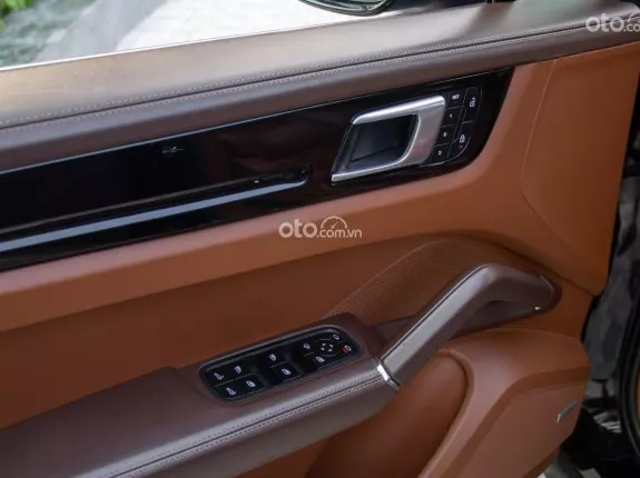 Porsche Cayenne V6 3.0 2021 - Đăng ký lần đầu t1/2022 còn bảo hành đến t1/2027