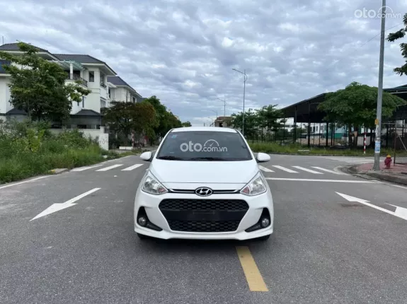 Hyundai Grand i10 Hatchback 1.2 AT 2020 - Cần bán gấp hyundai I10 AT