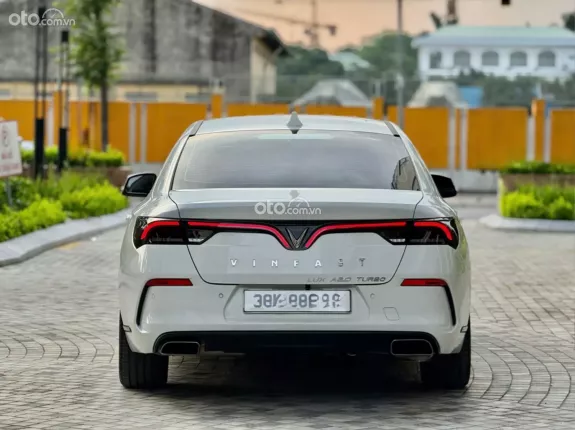 VinFast LUX A2.0 Tiêu chuẩn 2022 - Lên cốp điện, đèn Bi, Lippo thể thao