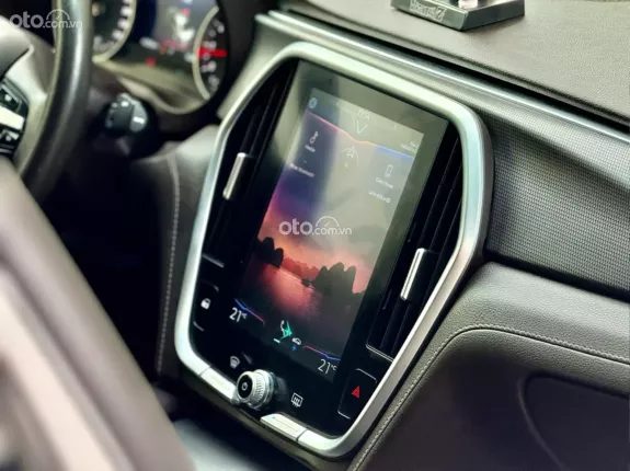 VinFast LUX A2.0 Tiêu chuẩn 2022 - Lên cốp điện, đèn Bi, Lippo thể thao