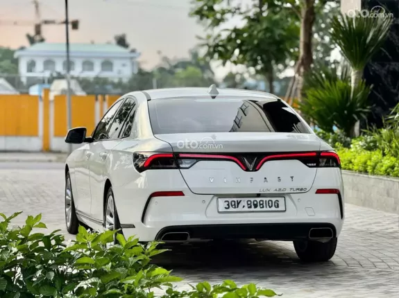 VinFast LUX A2.0 Tiêu chuẩn 2022 - Lên cốp điện, đèn Bi, Lippo thể thao